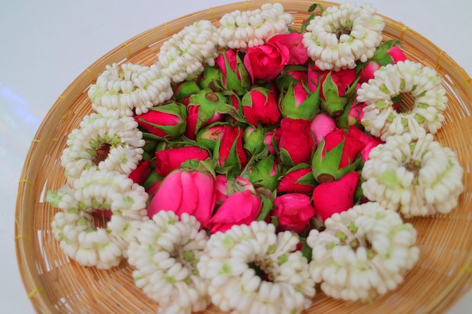 Flower Market & Floral Art: Multilingual Private Tour [EN/others] - Private touring, transport, and timing