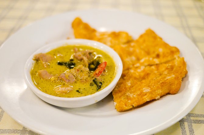 Foodie Experience of Historic Bang Rak - Crispy dough with green curry