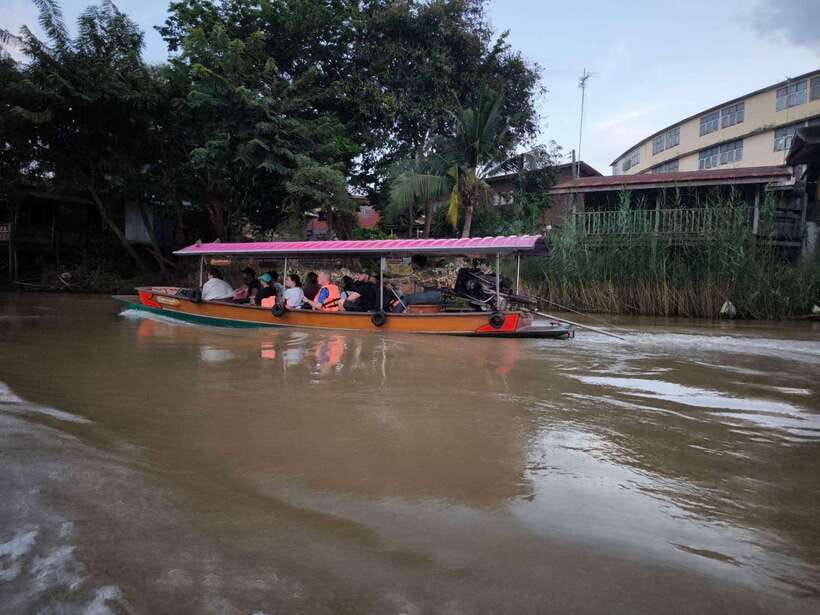 From Bangkok: Ayutthaya Afternoon Tour with Boat & Tuk-Tuk - Wat Ratchaburana and the royal setting