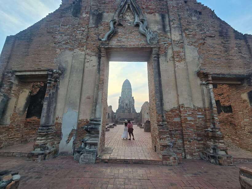 From Bangkok: Ayutthaya Afternoon Tour with Boat & Tuk-Tuk - Free time, markets, and the evening pace