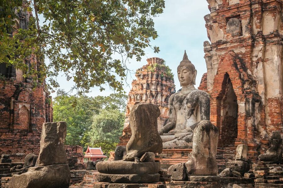 From Bangkok: Ayutthaya & Ayothaya Floating Market Day Trip - The guide can make or break the ancient ruins