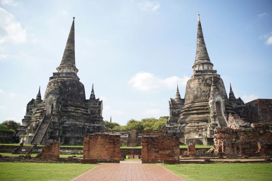 From Bangkok: Ayutthaya Historical Day Tour by Bus - Wat Mahathat and the Buddha head in the roots
