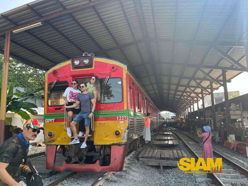 From Bangkok:Damnoen Floating Market and Railway Market Tour - The six-hour route from Bangkok