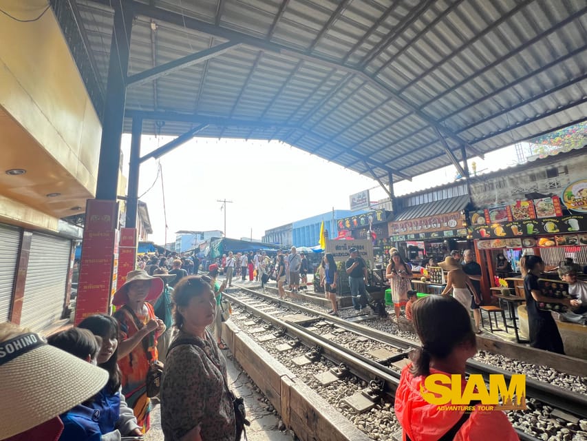 From Bangkok:Damnoen Floating Market and Railway Market Tour - Practical advice for a better morning
