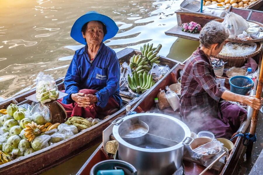 From Bangkok: Damnoen Saduak Floating Market Guided Tour - Reaching the Market Through Narrow Canals