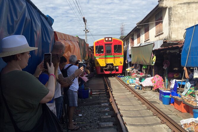 From Bangkok : Floating market, Kanchanaburi, Ayutthaya (3 days) - Day one brings Bangkok’s big sights together