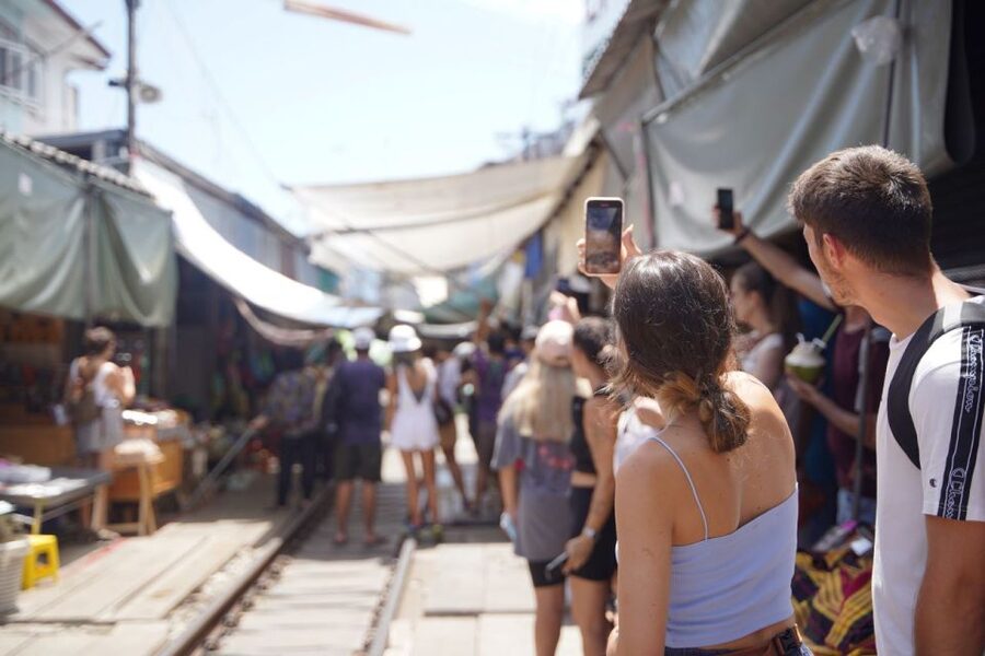 From Bangkok : Meklong Railway Market By Bus - Should you book the Maeklong and Damnoensaduak tour?
