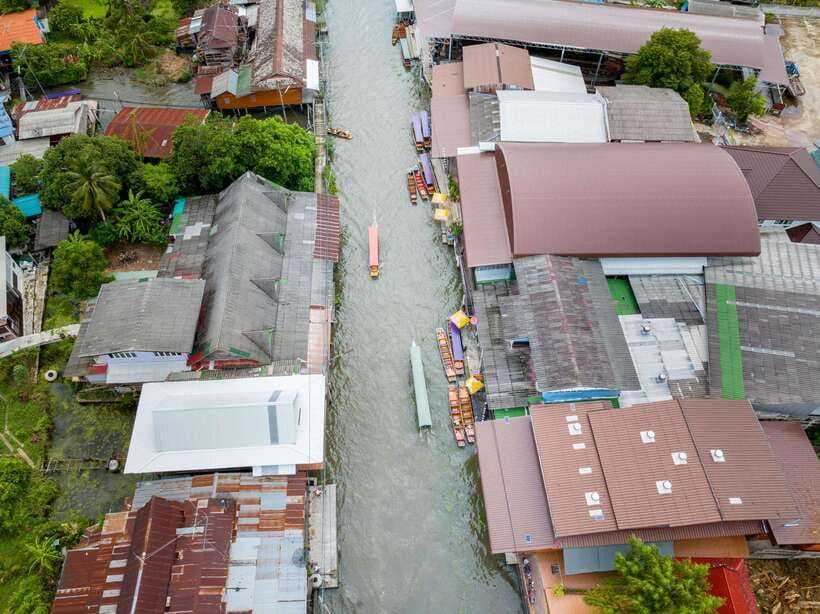 From Bangkok: Railway & Damnoen Saduak Floating Market Tour - Is the $43 price good value?