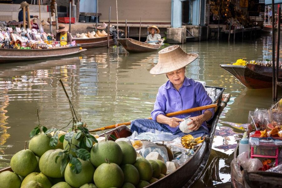 From Bangkok: Railway & Damnoen Saduak Floating Market Tour - Guides, transport, and the small-group advantage