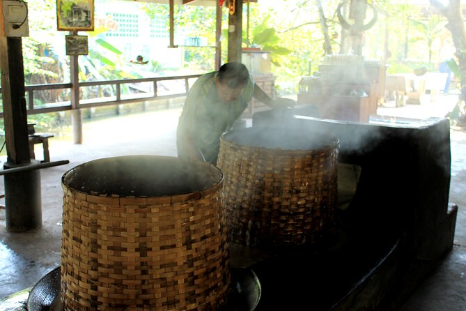 From Bangkok : Thaka Floating Market - Leaving Bangkok for Tha Kha