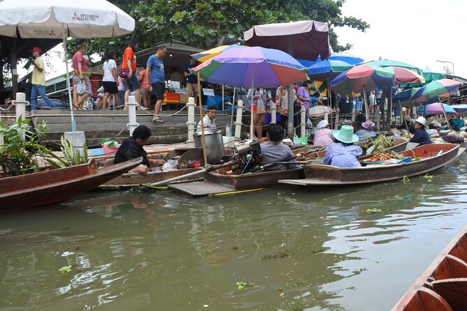 From Bangkok : Thaka Floating Market - What you can buy and taste