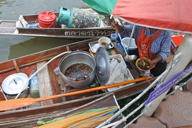 From Bangkok : Thaka Floating Market - Who will enjoy this market most