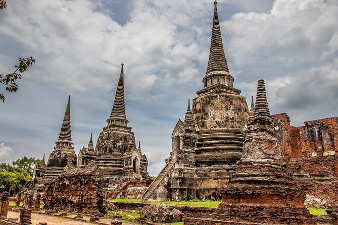 Full-Day Private Ayutthaya and Bang Pa-In Summer Palace from Bangkok - Wat Mahathat and the Buddha head in the tree roots