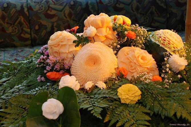 Full Day Professional Thai Fruit and Vegetable Carving Class - Learning the first Thai carving patterns