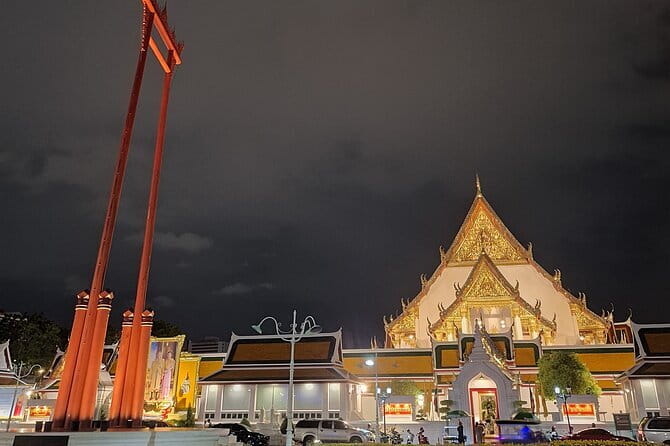 Fun Tuk Tuk Dinner and Massage in Old Town Bangkok - Pak Khlong Flower Market after sunset