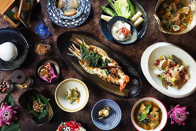 Gourmet Dinner & Spectacular Show at Mandarin Oriental - The round-trip boat ride adds real value
