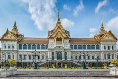 Grand Palace Glory and Emerald Buddha : Half-Day Tour in Bangkok