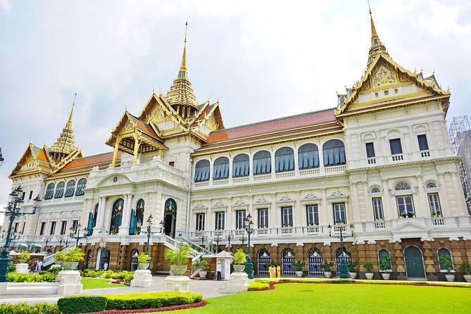 Grand Palace Glory and Emerald Buddha : Half-Day Tour in Bangkok - Shared tour or private visit?
