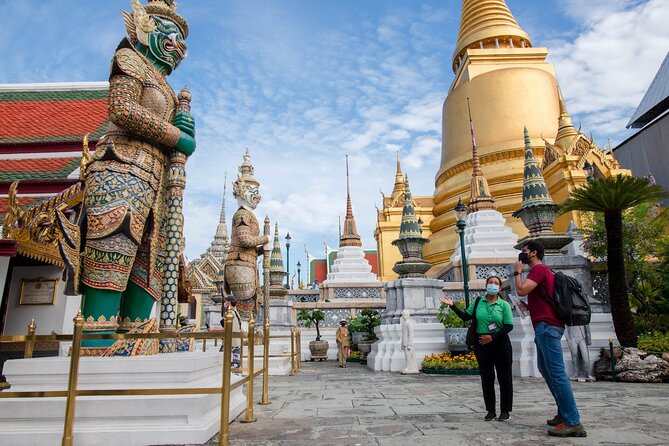 Grand Palace & Wat Arun Immersive Guided Walking Tour 3-Hour - Wat Phra Kaew and the Emerald Buddha