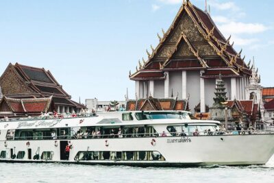 Grand Pearl Dinner Cruise: Dining & Live Performances