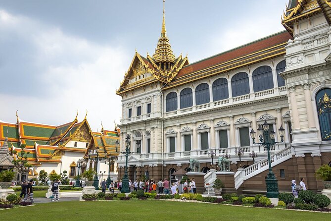 Half-Day Royal Grand Palace and Bangkok Temples Tour - The guide is the biggest variable