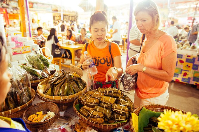Highlights & Hidden Gems With Locals: Best of Bangkok Private Tour - Flower stalls, lotus customs, and daily trade
