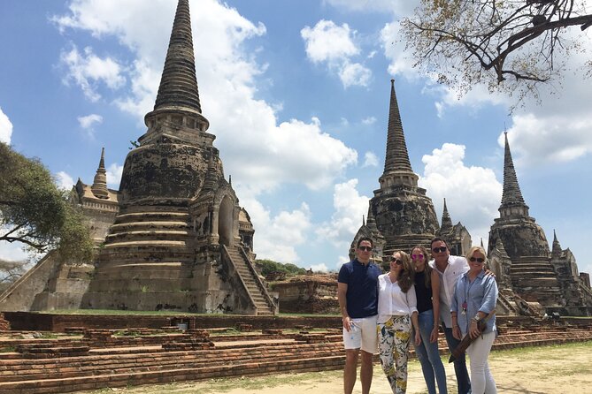 Highlights of Bangkok and Ayutthaya (World Heritage site) in 1 day - Wat Mahathat and the Buddha head in tree roots