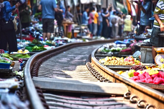 Iconic Markets: Damnoen & Train Market Explore - Maeklong Railway Market and the passing train