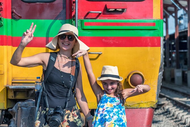 Iconic Markets: Damnoen & Train Market Explore - The return to Bangkok