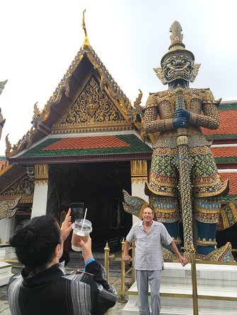 In and around Bangkok Private Tour Guide with Custom Experience - A strong first route: Wat Pho, the Grand Palace, and Wat Arun