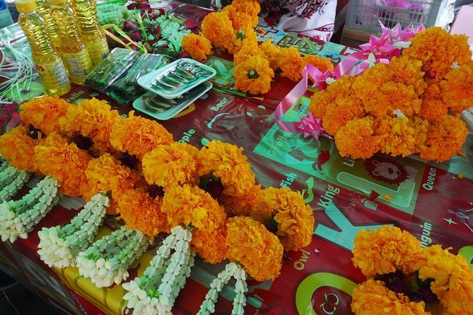 In and around Bangkok Private Tour Guide with Custom Experience - Shopping, parks, museums, and modern Bangkok