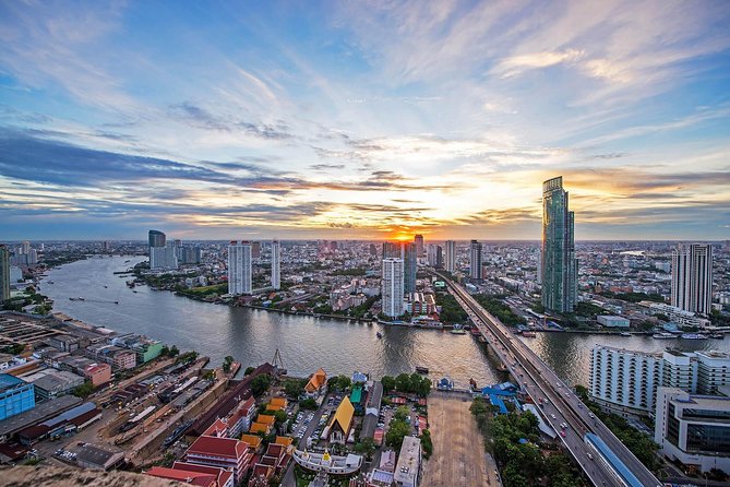 King Power MahaNakhon SkyWalk at Bangkok Admission Ticket - Reaching the tower and using your mobile ticket