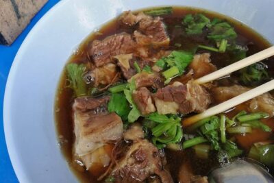 LR-01 TaLad NangLerng, ride along the old town and try local street foods