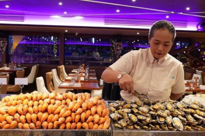 Luxury Dinner Cruise with Guide and Transfer (Opt. Executive Van)