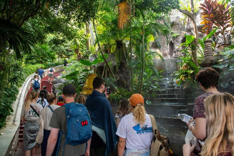 Mad Monkey Bangkok City Session - Walking Tour - Daytime Khao San Road with snacks
