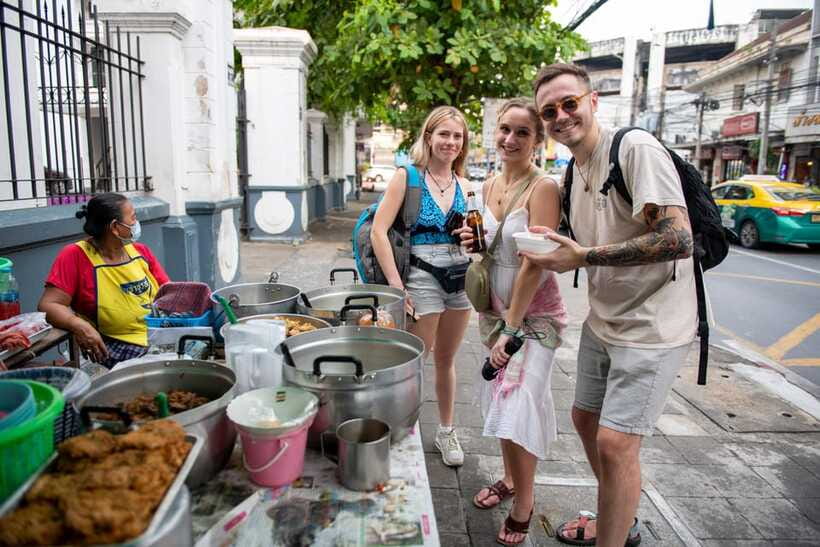 Mad Monkey Bangkok City Session - Walking Tour - Finishing with a Chang at the hostel