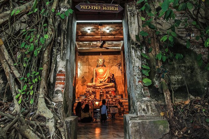 Maeklong Railway & Floating Market Tour (Private & All-Inclusive) - Wat Bang Kung, a temple inside a banyan tree