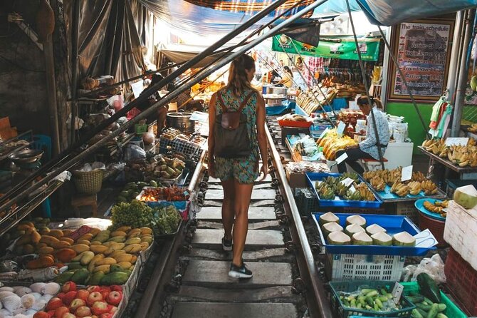 Maeklong Railway Market and Damnoen Saduak Floating Market Tour From Bangkok - The six-hour schedule and the Bangkok traffic problem