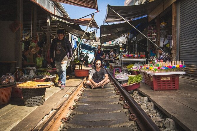 Maeklong Railway Market and Damnoen Saduak Floating Market Tour From Bangkok - What the small group adds