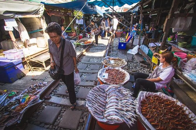 Maeklong Railway Market and Damnoen Saduak Floating Market Tour From Bangkok - Who should book this Bangkok market tour