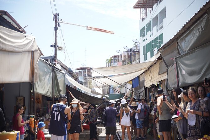 Maeklong Railway Market and Floating Market - Why the early 5:50 or 6:30 departure matters