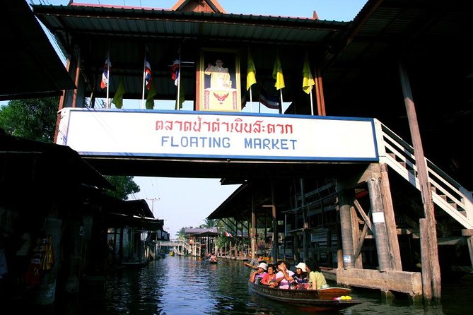 Maeklong Railway Market and Floating Market Tour from Bangkok - The train that cuts through Maeklong Market