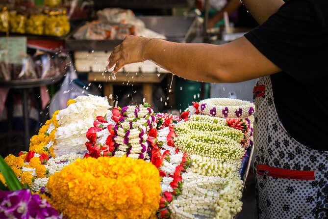 Morning Buddhist Almsgiving, Grand Palace and Flower Market Tour in Bangkok - What the guide can make or break