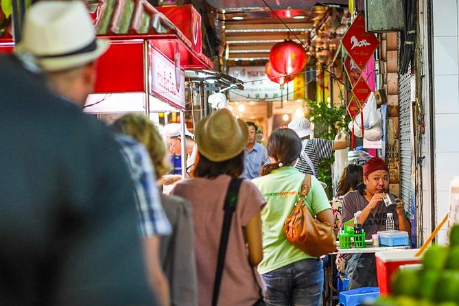 Night Street Food Tour of Bangkok's Chinatown - Stop four: seafood with Thai killer sauce