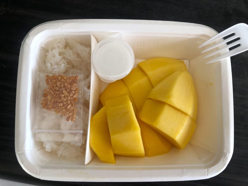 No Diet Club - Local food tour in Bangkok with many tastings - Vegetarian guests need to plan ahead