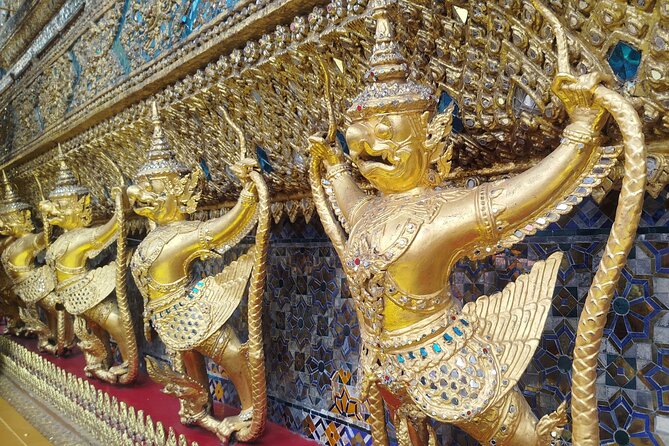 Premium Bangkok City Tour by Tourist Boat and TukTuk - What the guide adds to the day