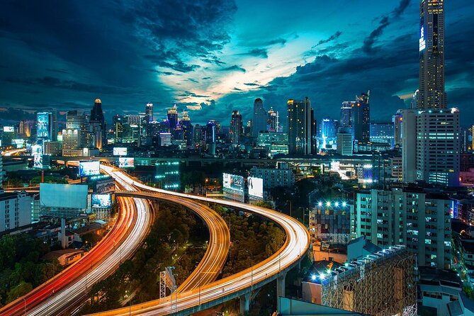 Private Arrival Transfer: BKK pr DMK Airports to Bangkok - Finding the driver in a crowded arrivals hall