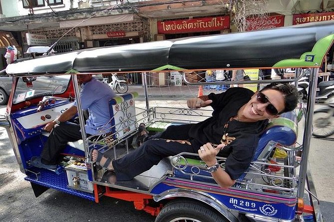 Private Bangkok Night Tour by Tuk Tuk with Dinner - Chinatown and Yaowarat Road