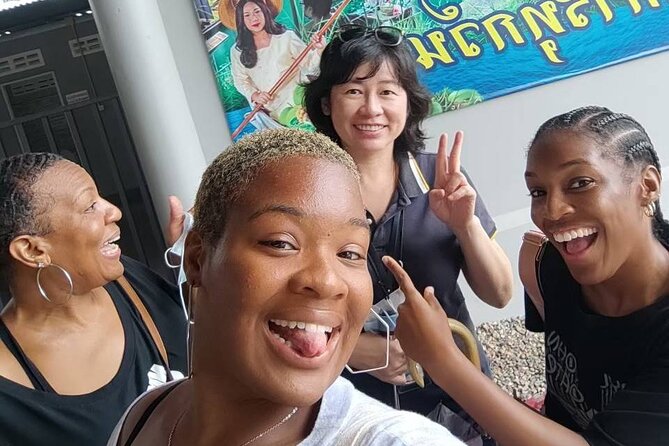 Private Custom Tour with a Local Guide - Wat Traimit and the Golden Buddha