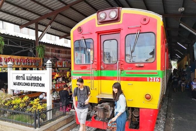 Private Damnoen Saduak and Maeklong Railway Market Tour(min 2pax) - Two markets, two very different views of Thailand